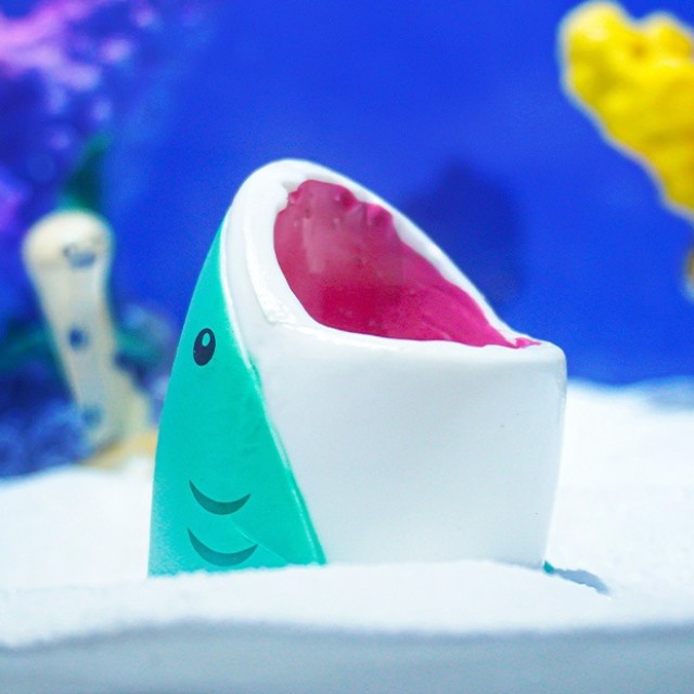 大嘴鯊鯊魚缸擺飾